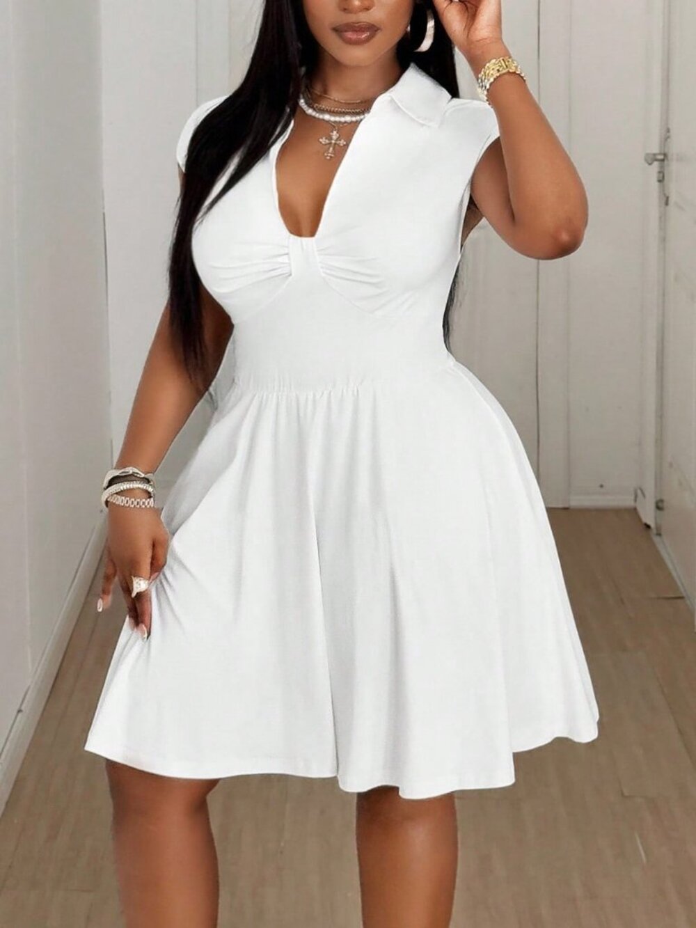 White Casual Women's Plus Size V-Neck Ruched Bust Short Sleeve mini Dress - Picture 4 of 6